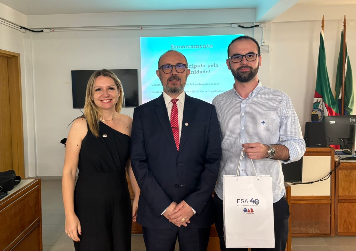 Da esquerda para a direita: Dra. Janassana Oliveira (Presidente da Subseção); Dr. Edmilso Michelon (palestrante); e Dr. Alencar Porazzi (Delegado da ESA)